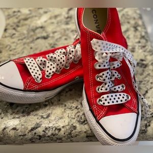 Converse all star low top sneaker. Size 7.5